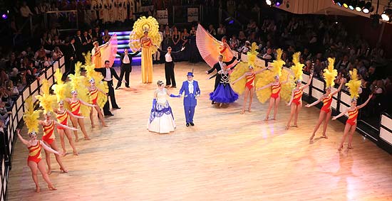 1. Auftritt der Narrhalla beim Oide Wiesn Bürgerball im Deutschen Theater (©Foto:Martin Schmitz)